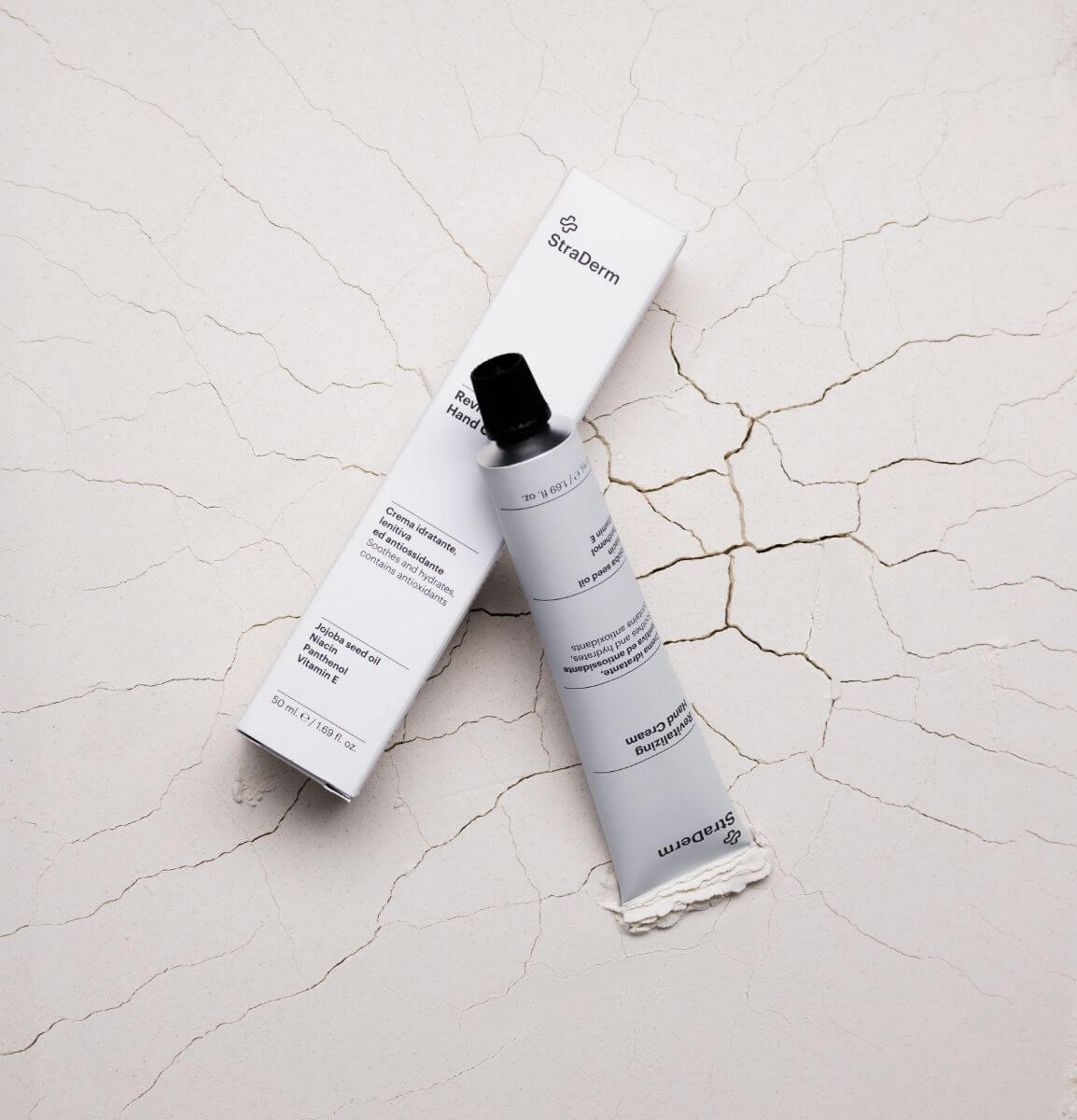 Crema hidratanta pentru maini cu textura usoara, 50 ml Revitalizing Hand Cream Straderm