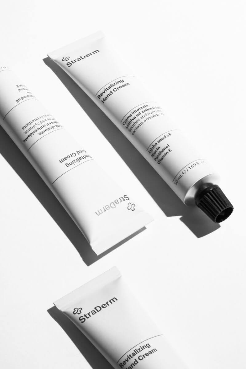 Crema hidratanta pentru maini cu textura usoara, 50 ml Revitalizing Hand Cream Straderm
