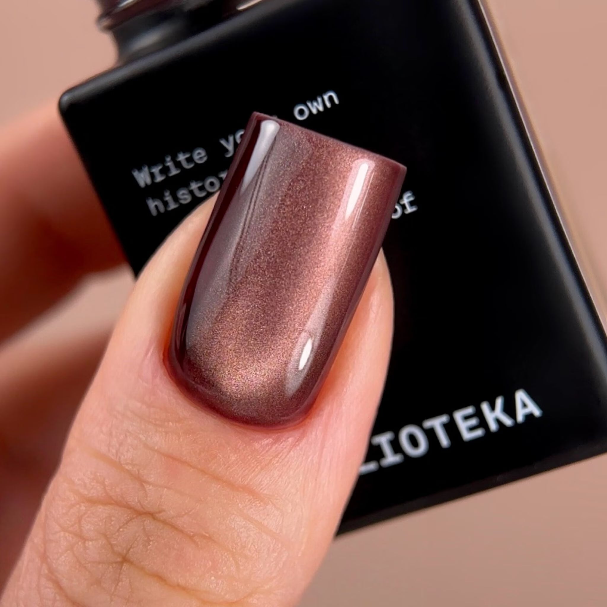 BIBLIOTEKA Gel Polish Cat Eye 07 Wine Flare 10ml