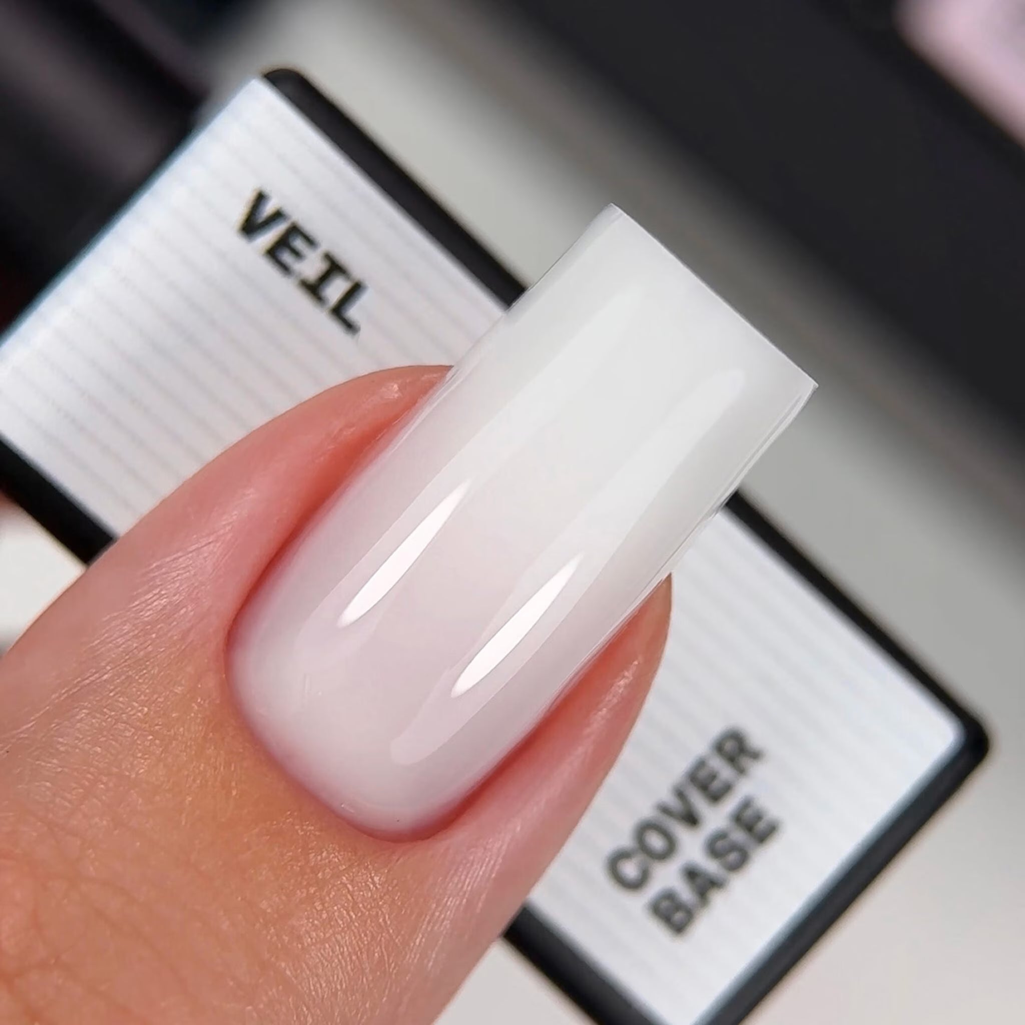 BIBLIOTEKA Cover Base 01 Veil - Semi transparent milky, 10ml