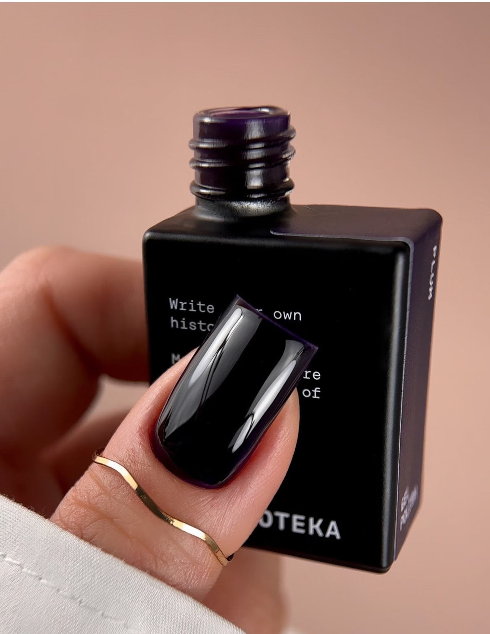 BIBLIOTEKA Gel Polish 21 Plum 10ml