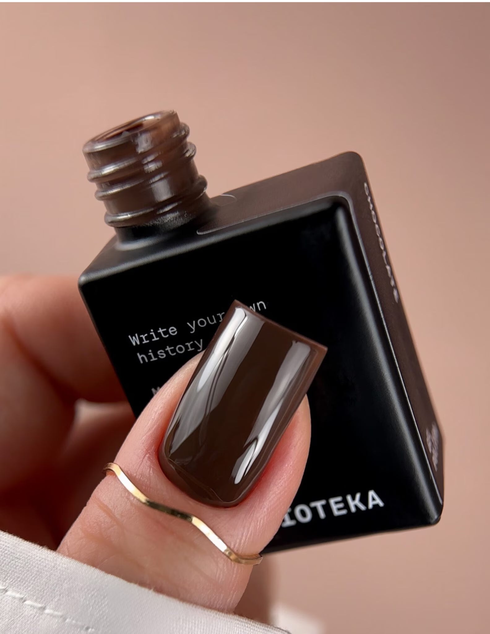 BIBLIOTEKA Gel Polish 24 Chocolate 10ml